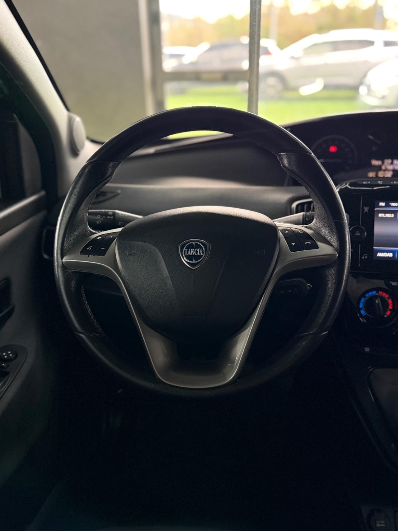 Lancia Ypsilon 1.0 Hybrid Ecochic Gold