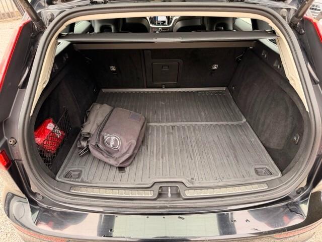 Volvo V60 2.0 b4 D 197 cv Momentum Business Pro auto