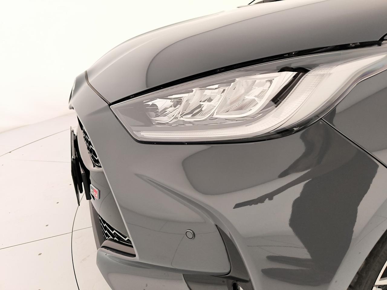 Toyota Yaris 1.5h 130 gr sport