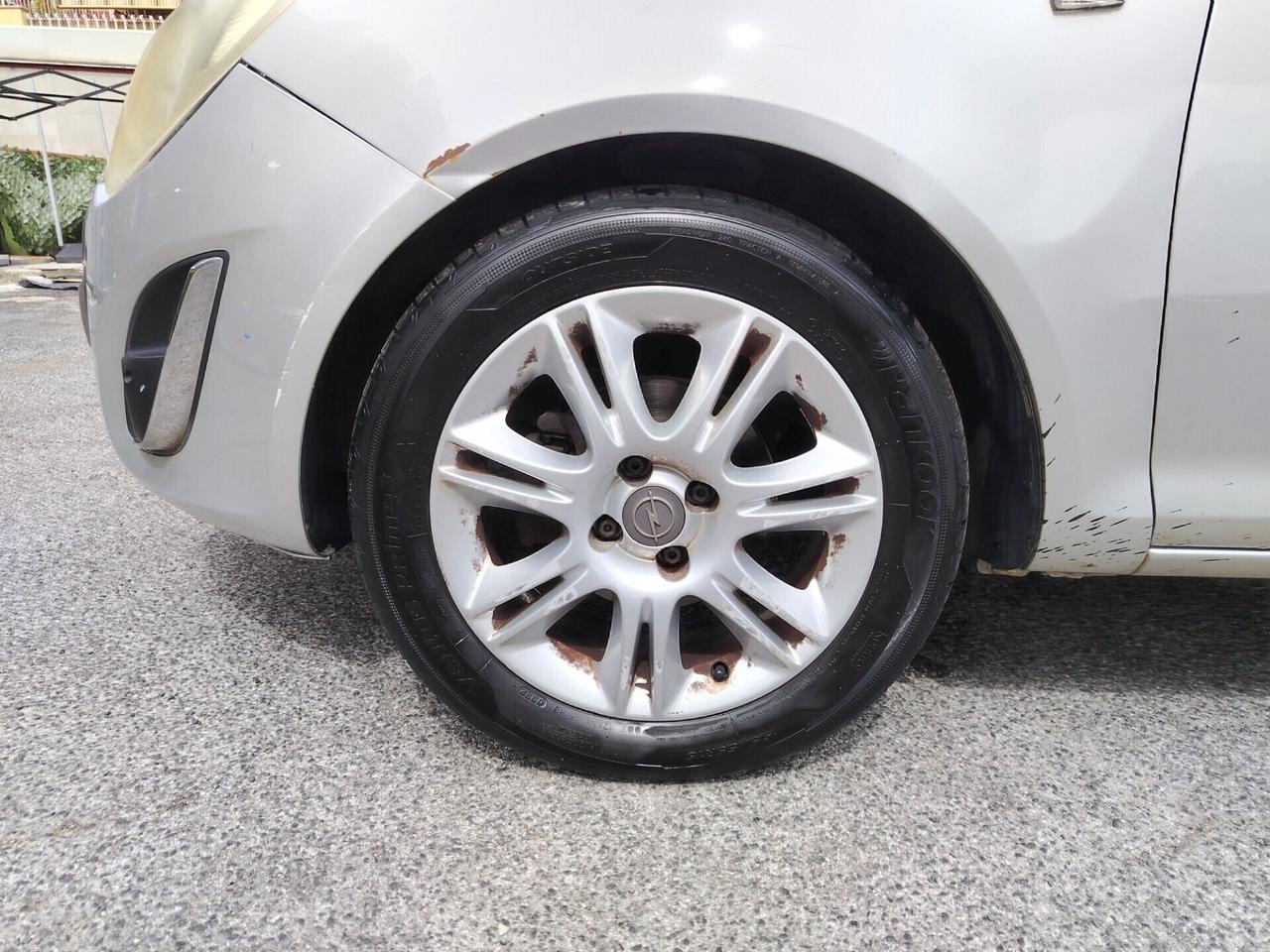 Opel Corsa 1.2 3 porte b-color