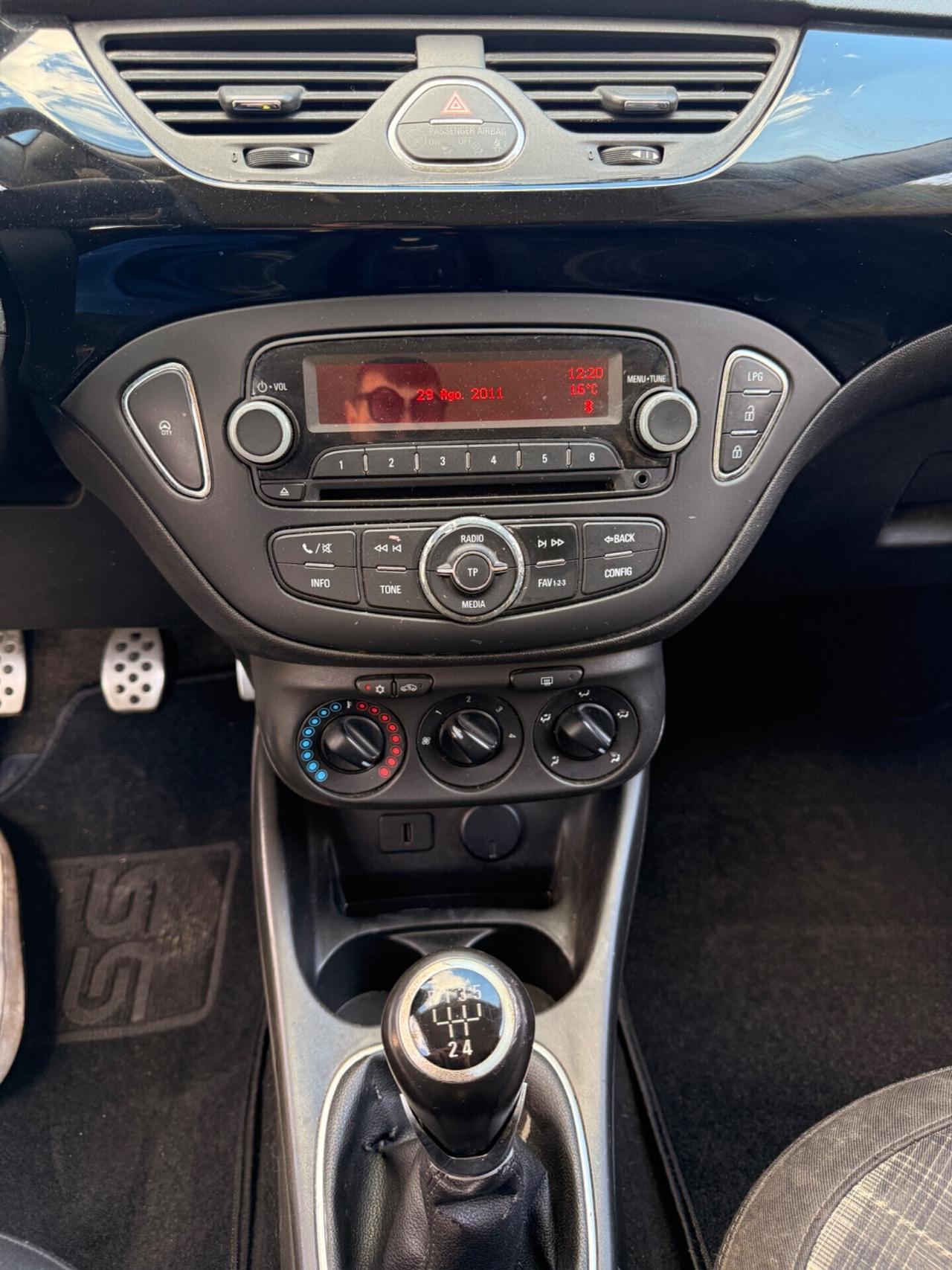 Opel Corsa 1.4 benzina GPL Euro6B NEOPATENTATI