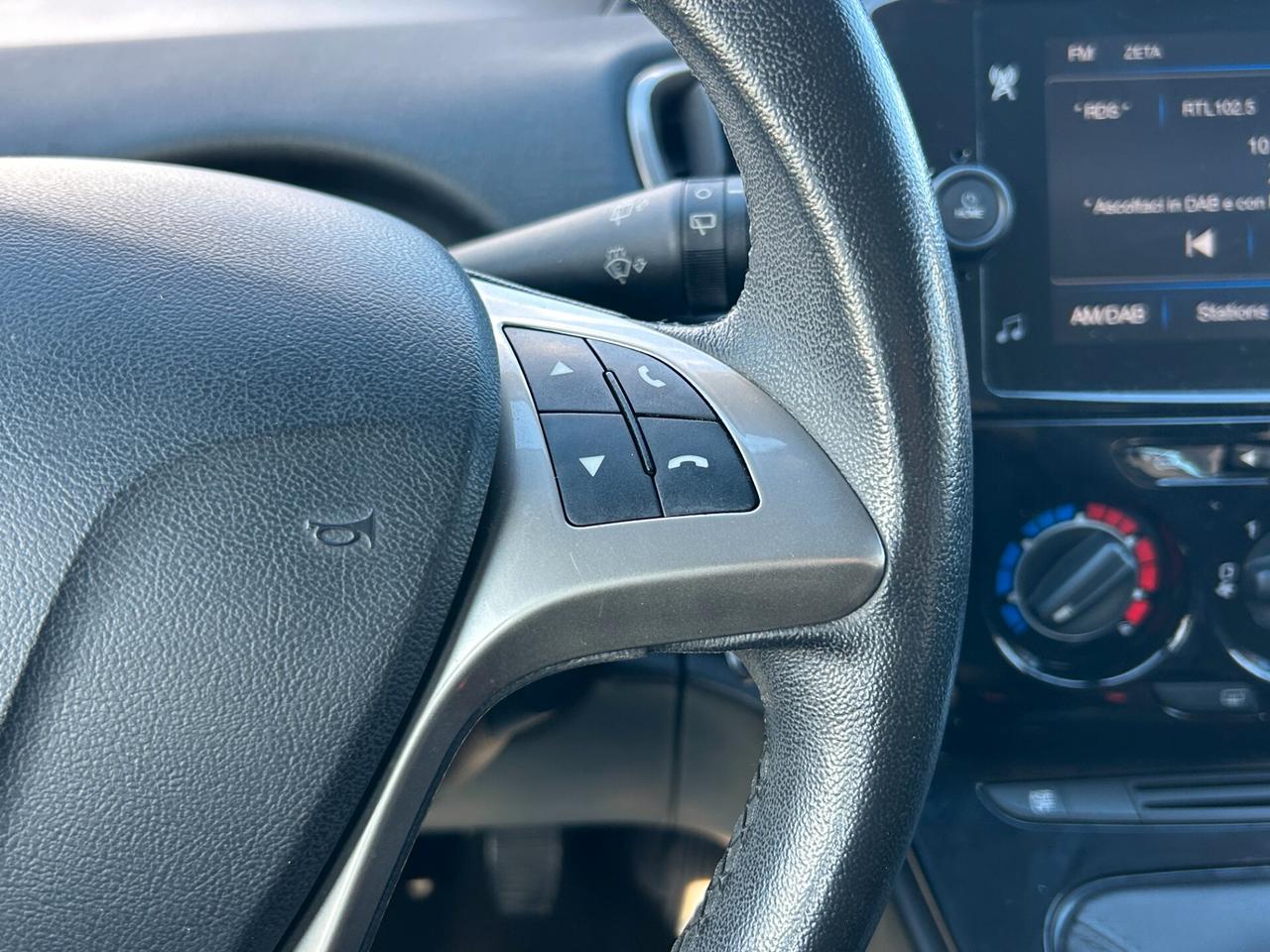 Lancia Ypsilon 1.0 firefly hybrid Gold