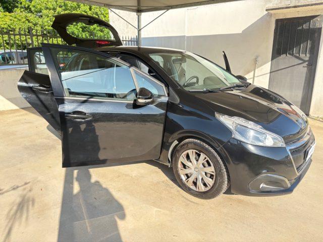 PEUGEOT 208 1.2 82cv 5 porte POCHI CHILOMETRI OK NEOPATENTATI