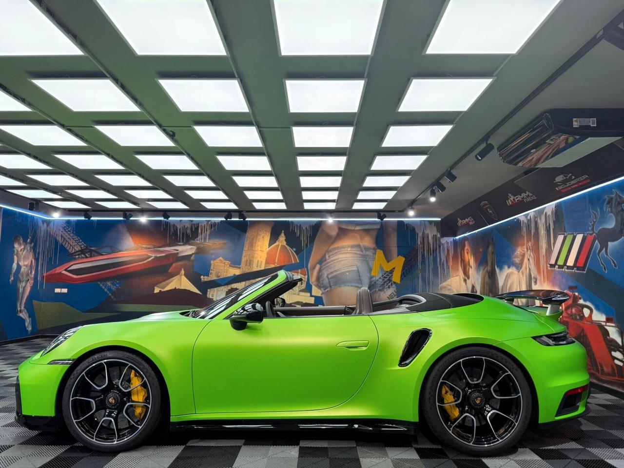 Porsche 911 Turbo S Cabriolet (925) Auto Pellicolata verde