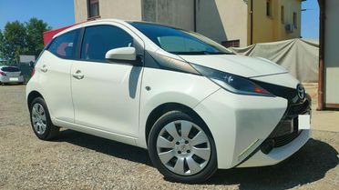 TOYOTA Aygo 1.0 VVT-i 69 CV 5P. x-cool 38000KM UN PROPRIETARIO