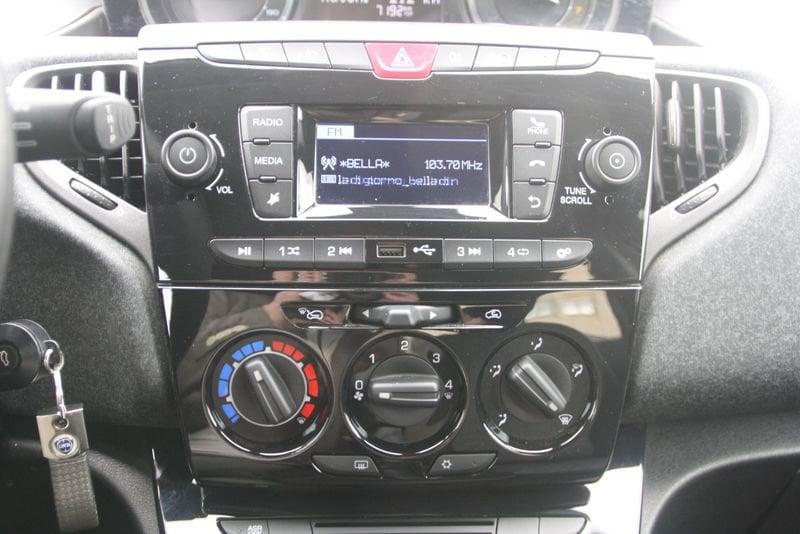 Lancia Ypsilon 1.0 FireFly 70cv Hybrid Silver