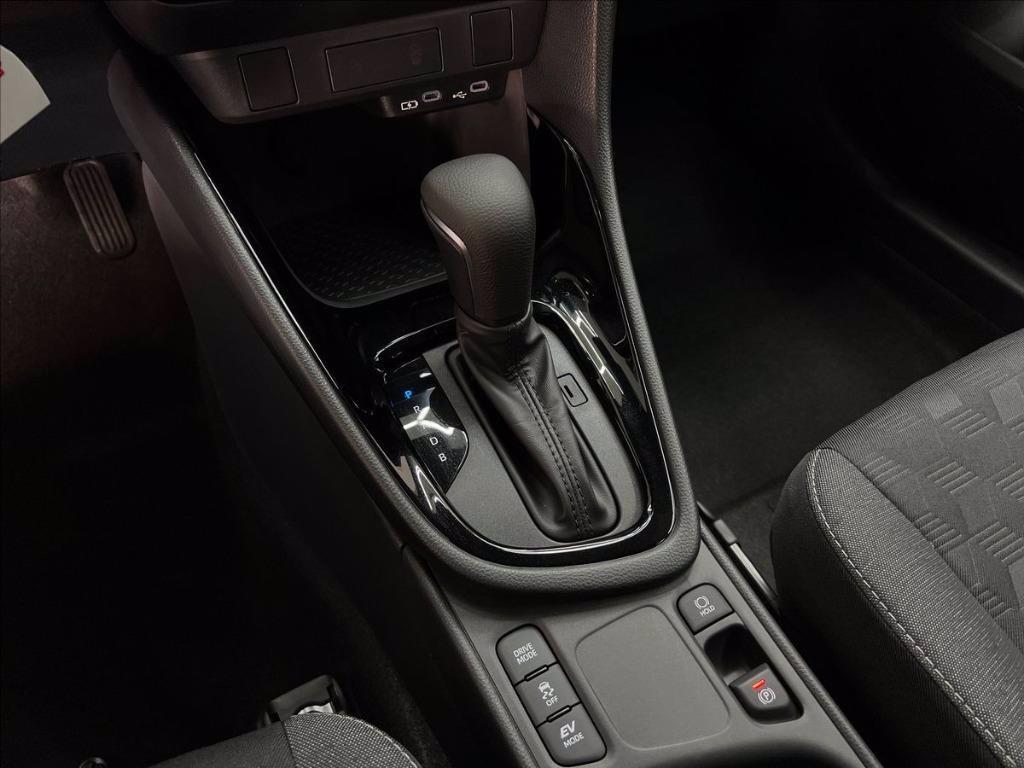 TOYOTA Yaris 1.5h Trend del 2025