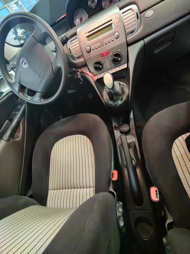 Lancia Ypsilon 1.2 8v ModaMilano Neo Patentati