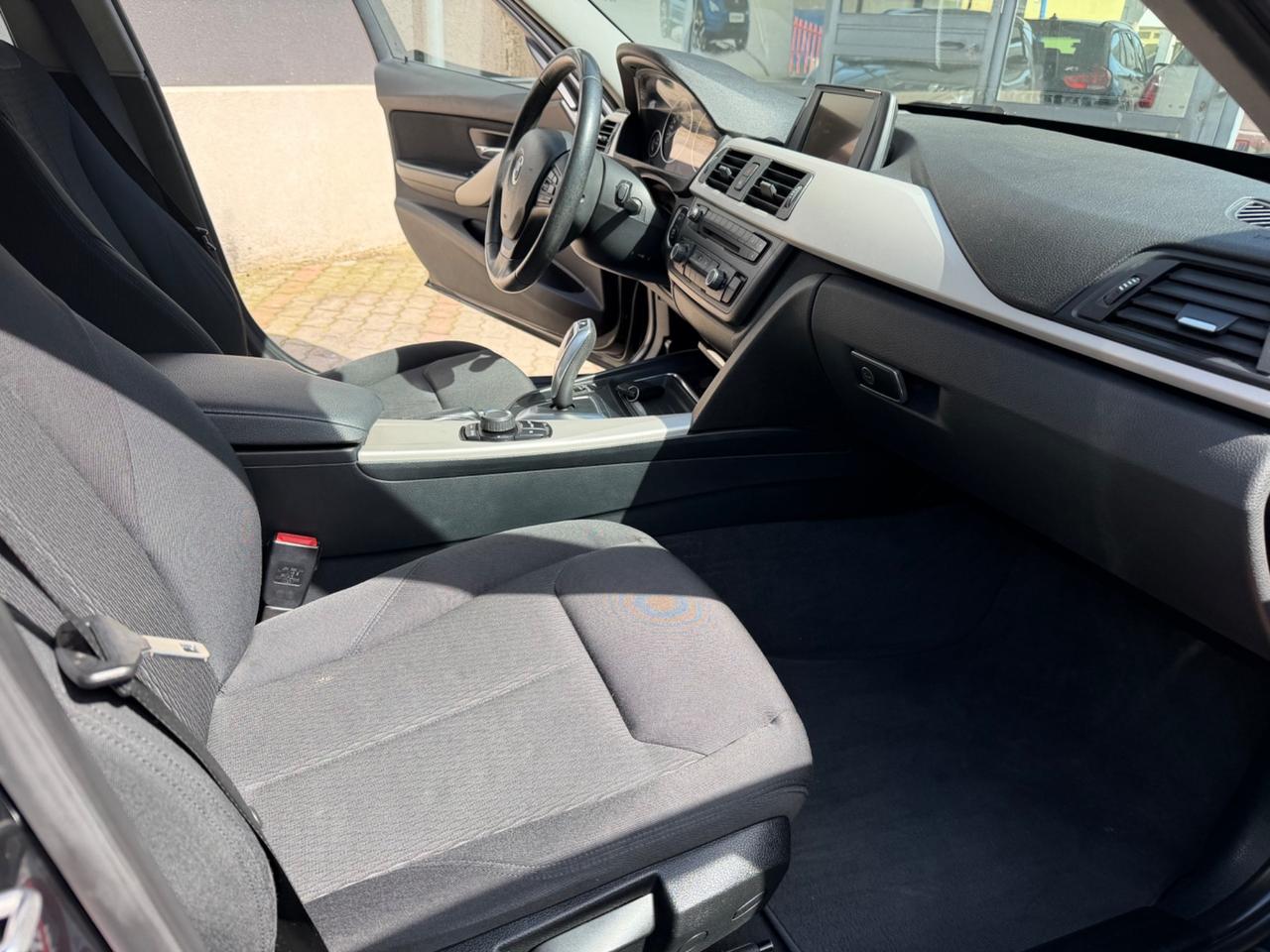 Bmw 318d 143 CV Business Automatico 2015