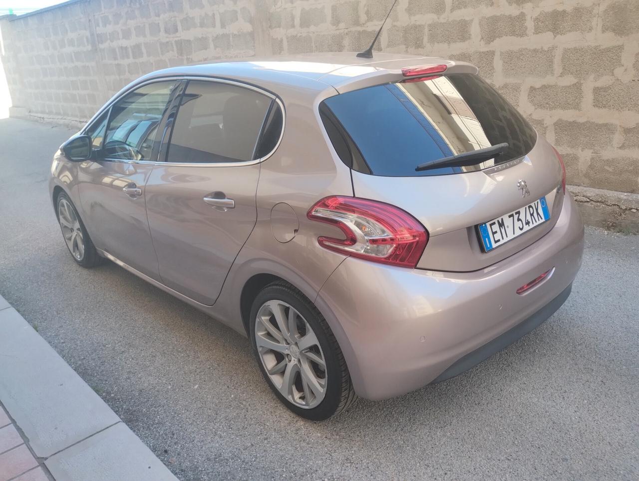 Peugeot 208 1.6 e-HDi 92 CV Stop&Start 5 porte Allure