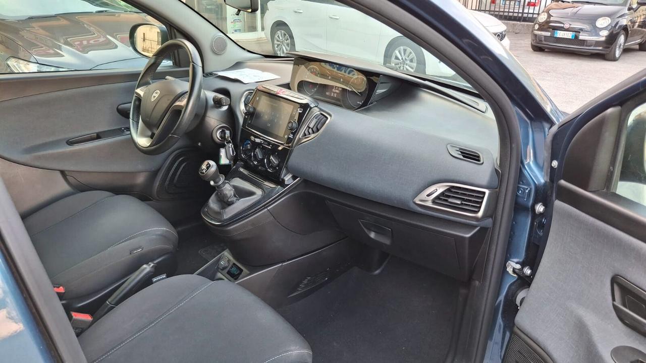 Lancia Ypsilon 1.0 FireFly 5 porte S&S Hybrid Gold