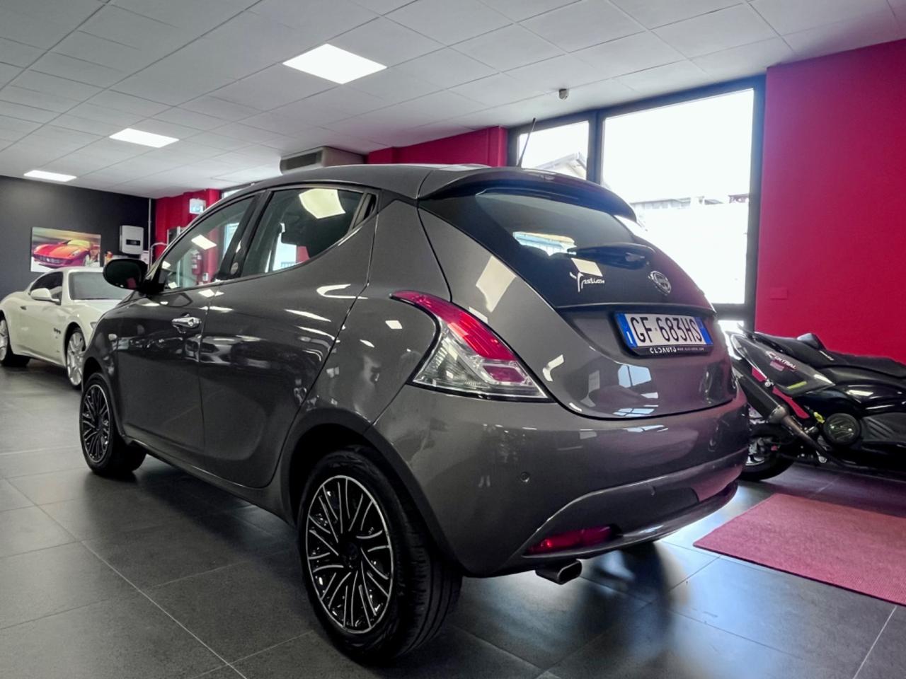 Lancia Ypsilon 1.0 FireFly 5 porte S&S Hybrid Ecochic Gold