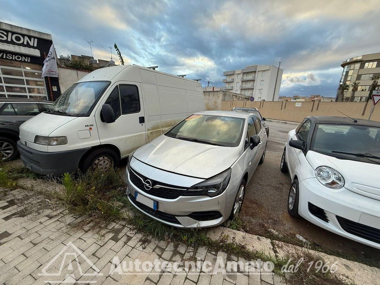 Opel Astra 1.2 Turbo 110 CV S&S 5 porte senza motore