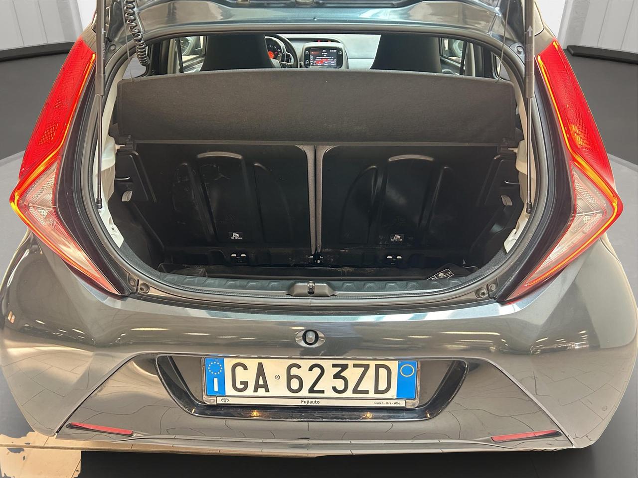 Toyota Aygo 5p 1.0 x-play m-mt 72cv