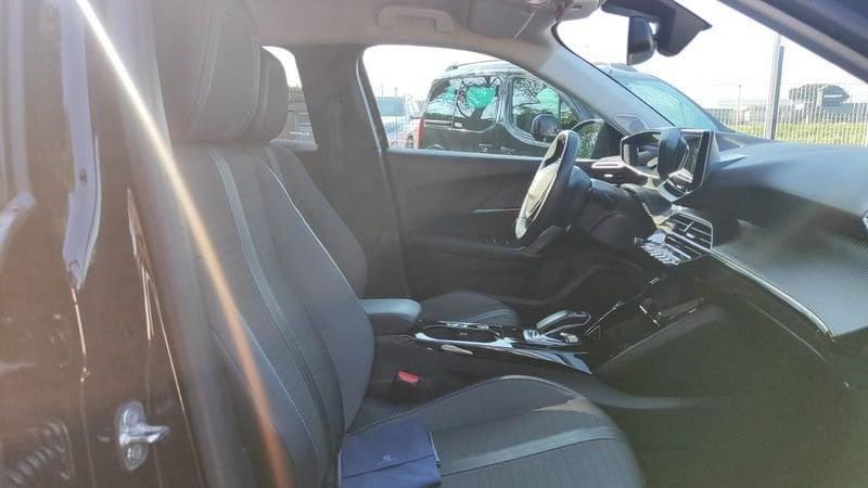 Peugeot 2008 motore elettrico 136 CV Allure Pack