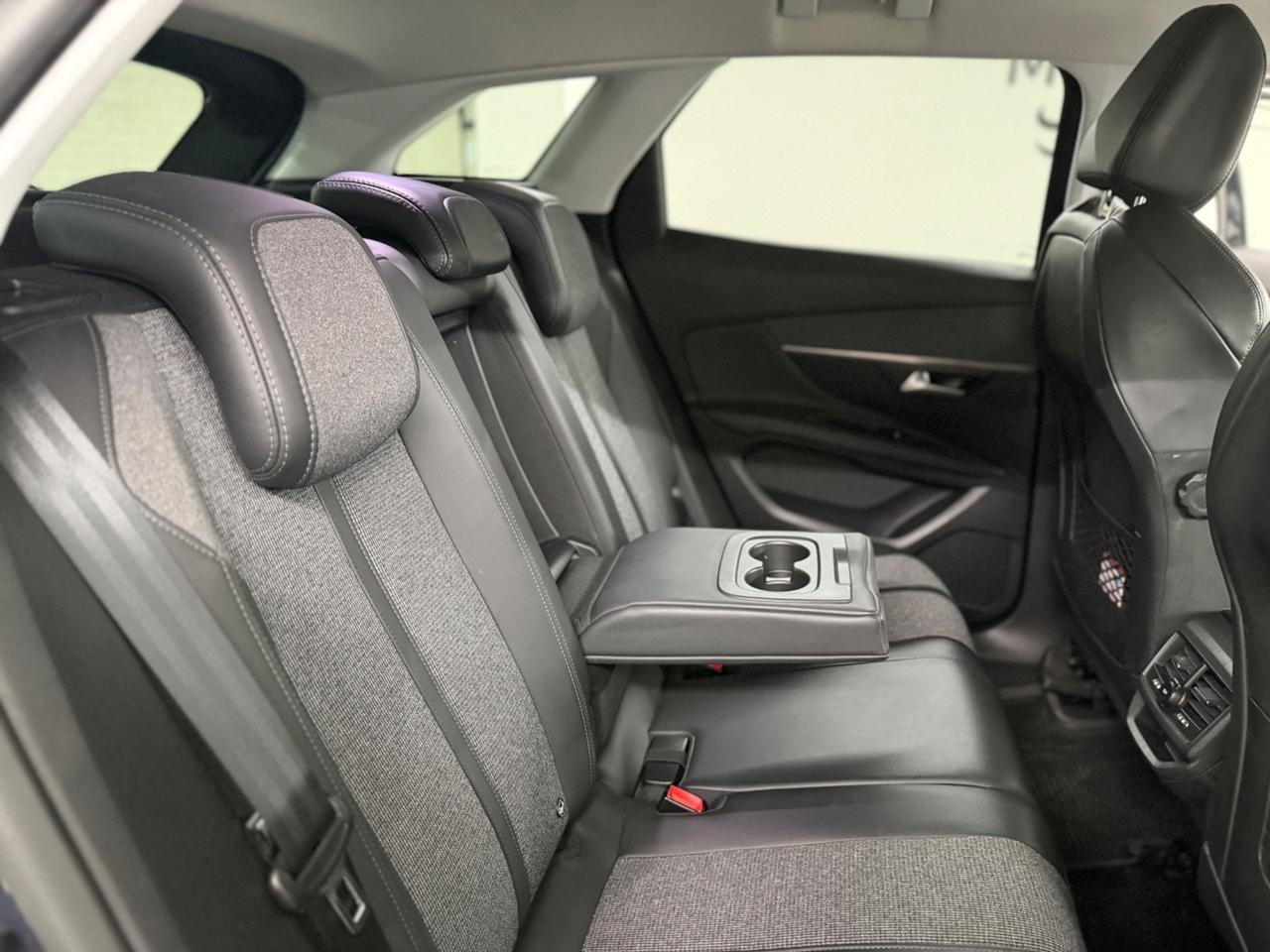 PEUGEOT 3008 CAMBIO AUTOMATICO (anno 2020)