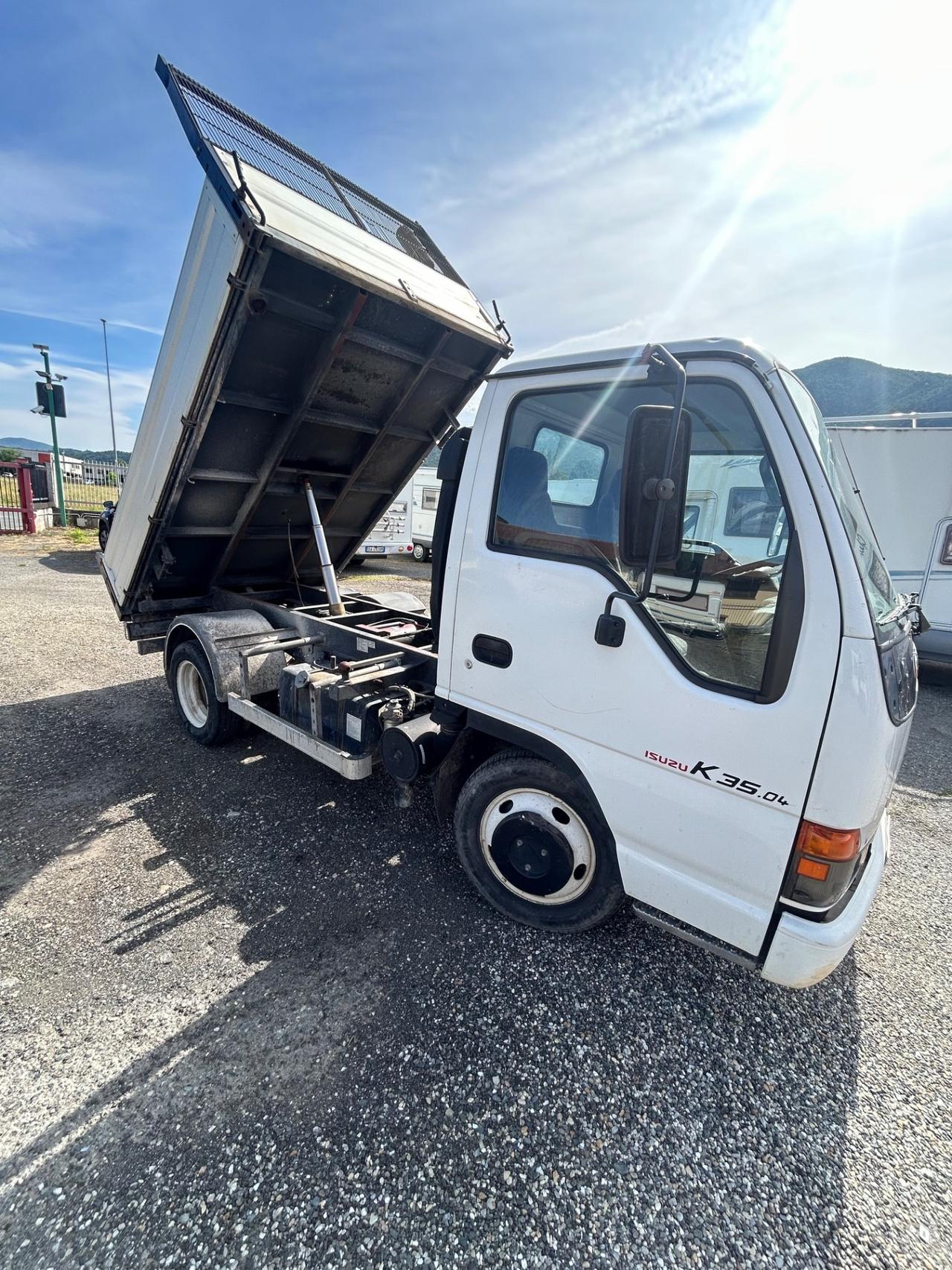 Isuzu ribaltabile del 2005 in saldo 105
