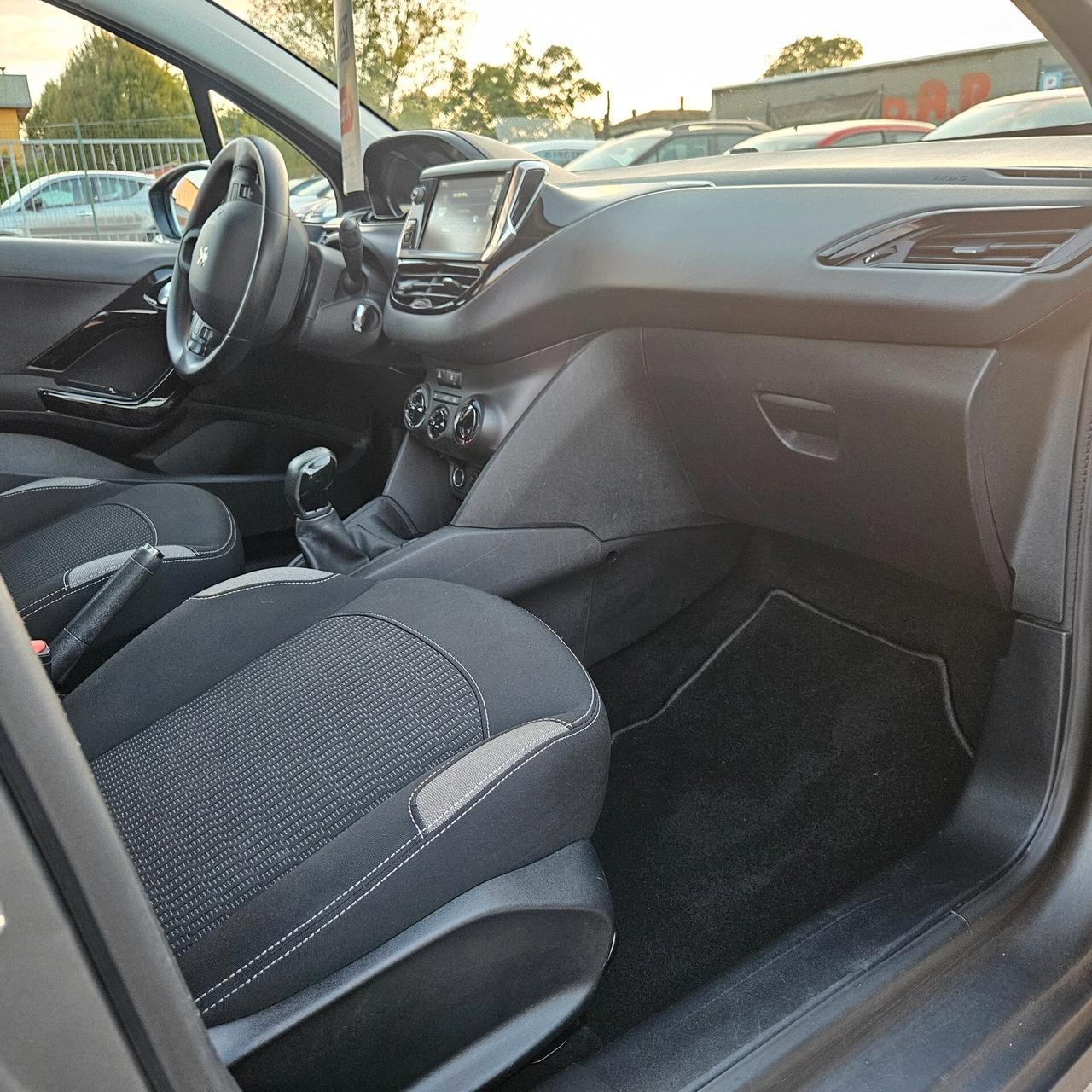 Peugeot 208 1.2 benz EURO6 82CV DA 79€ MESE