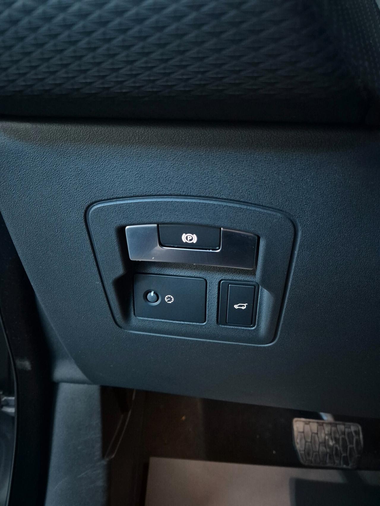 Land Rover Range Rover Velar 2.0cc 180cv Autom Navi Tetto apribile iva esposta