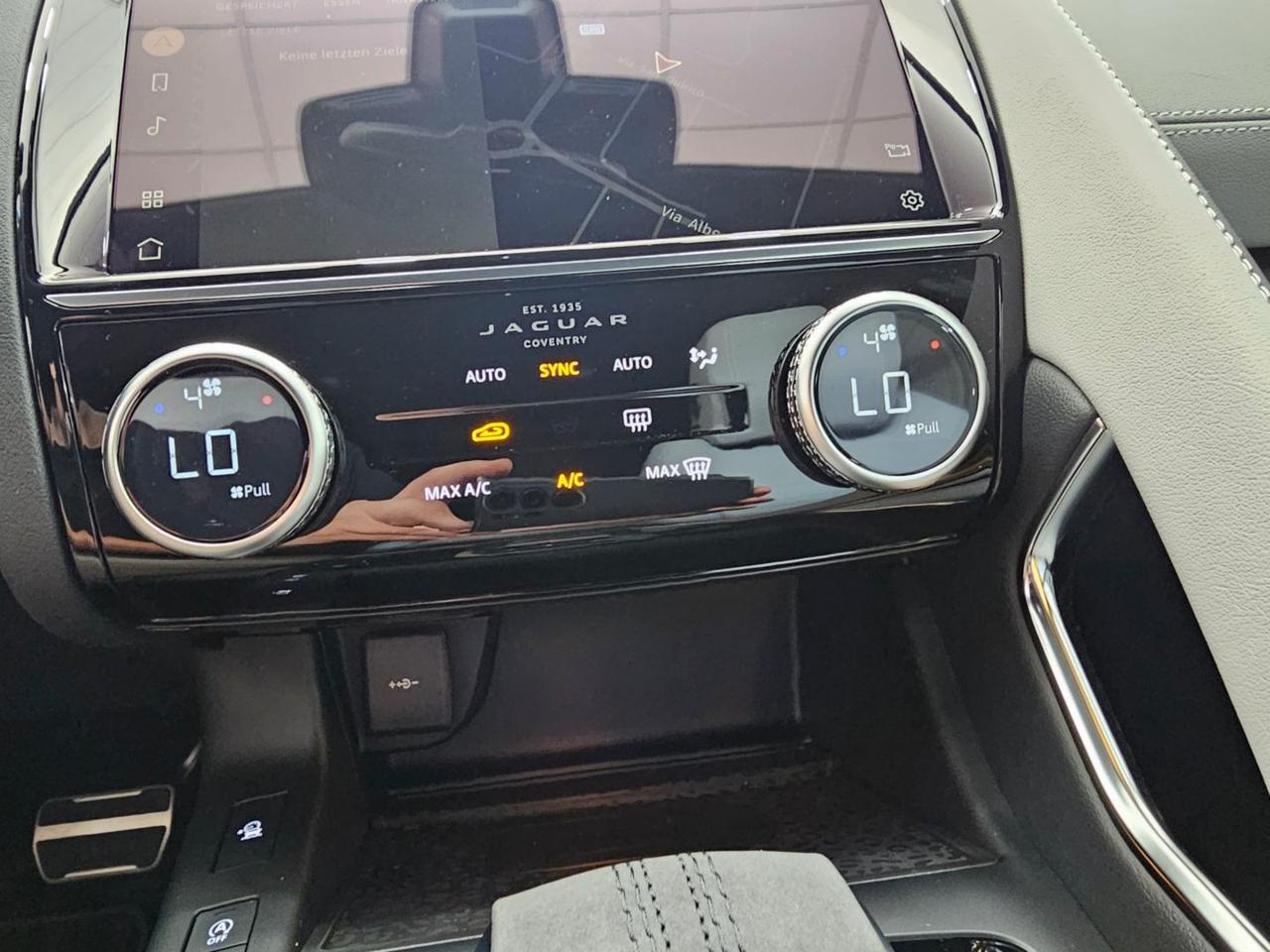 Jaguar E-Pace R-Dynamic SE Navi Camera Tetto C.20" LED BlackPack