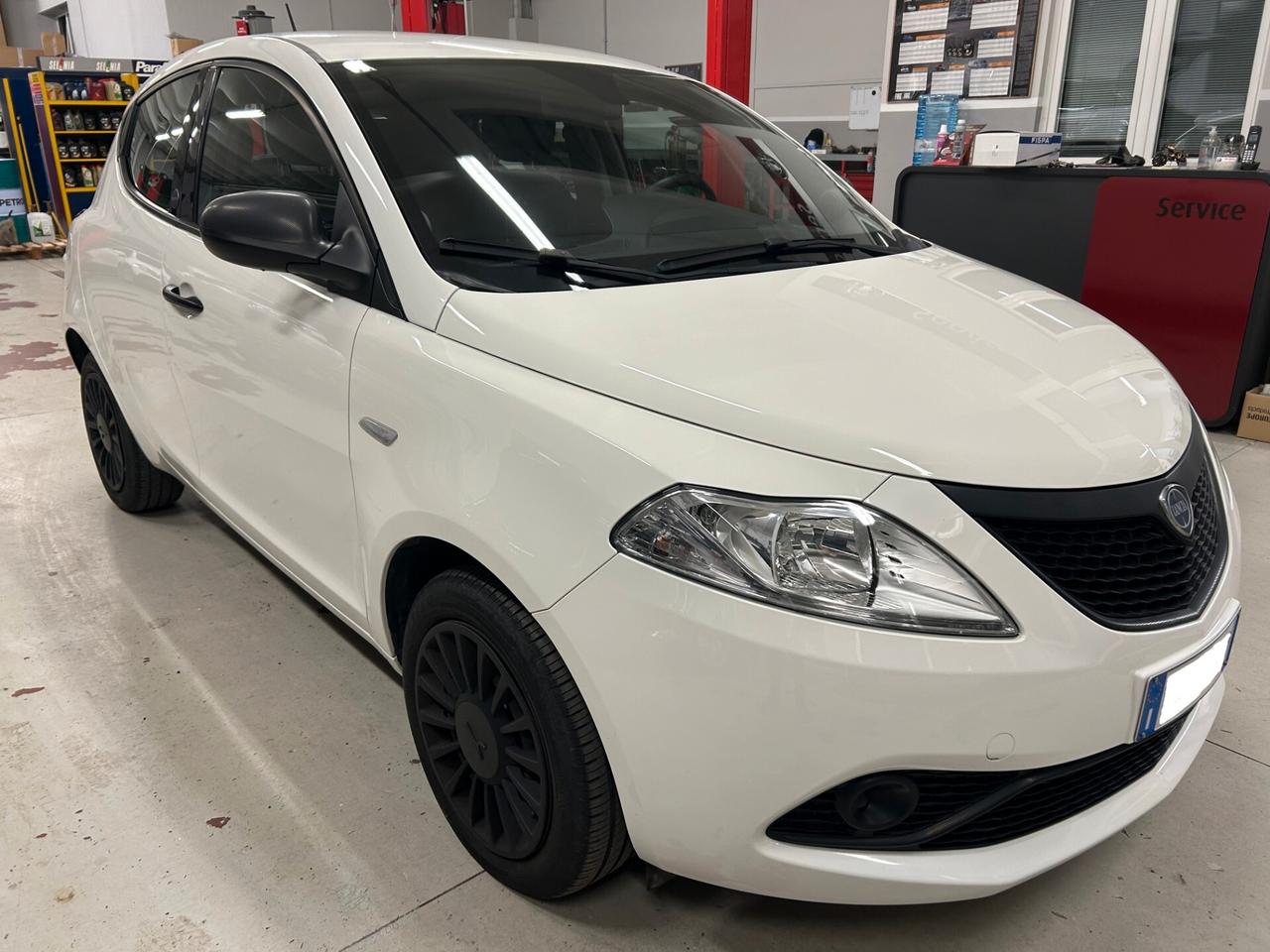 Lancia Ypsilon 1.0 FireFly 5 porte S&S Hybrid Ecochic Silver
