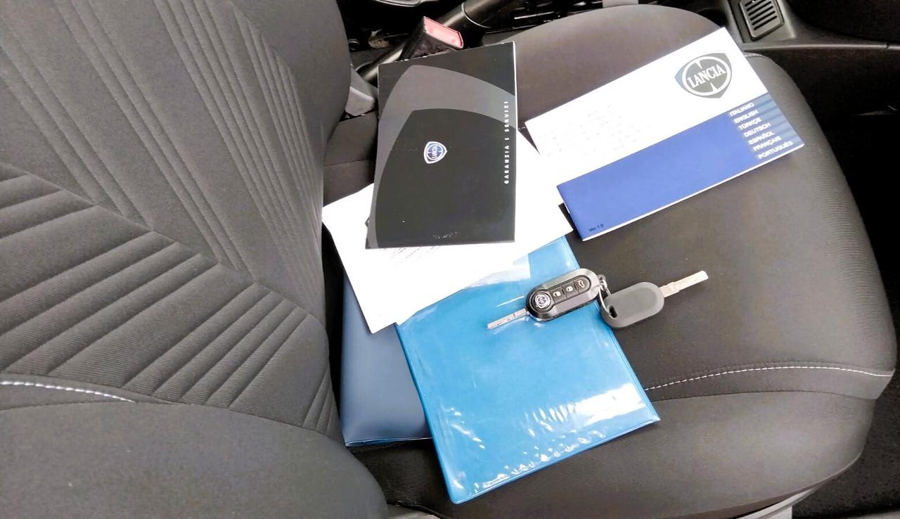 Lancia Ypsilon 1.0 FireFly 5 porte S&S Hybrid Silver