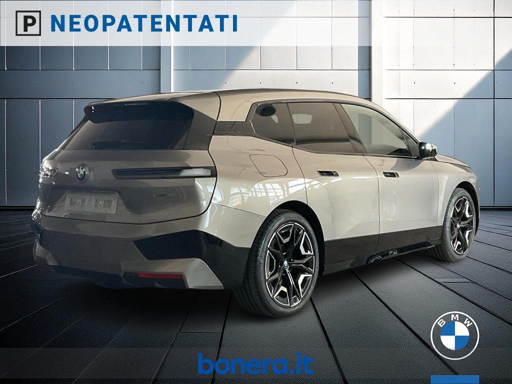 BMW iX 40 pacchetto sportivo xDrive