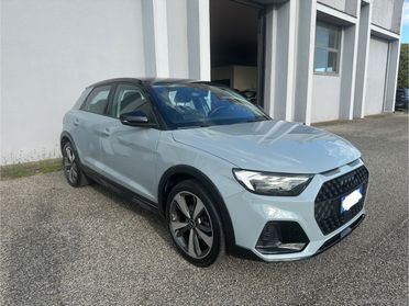 AUDI A1 citycarver 30 TFSI S tr. Id. Contrast