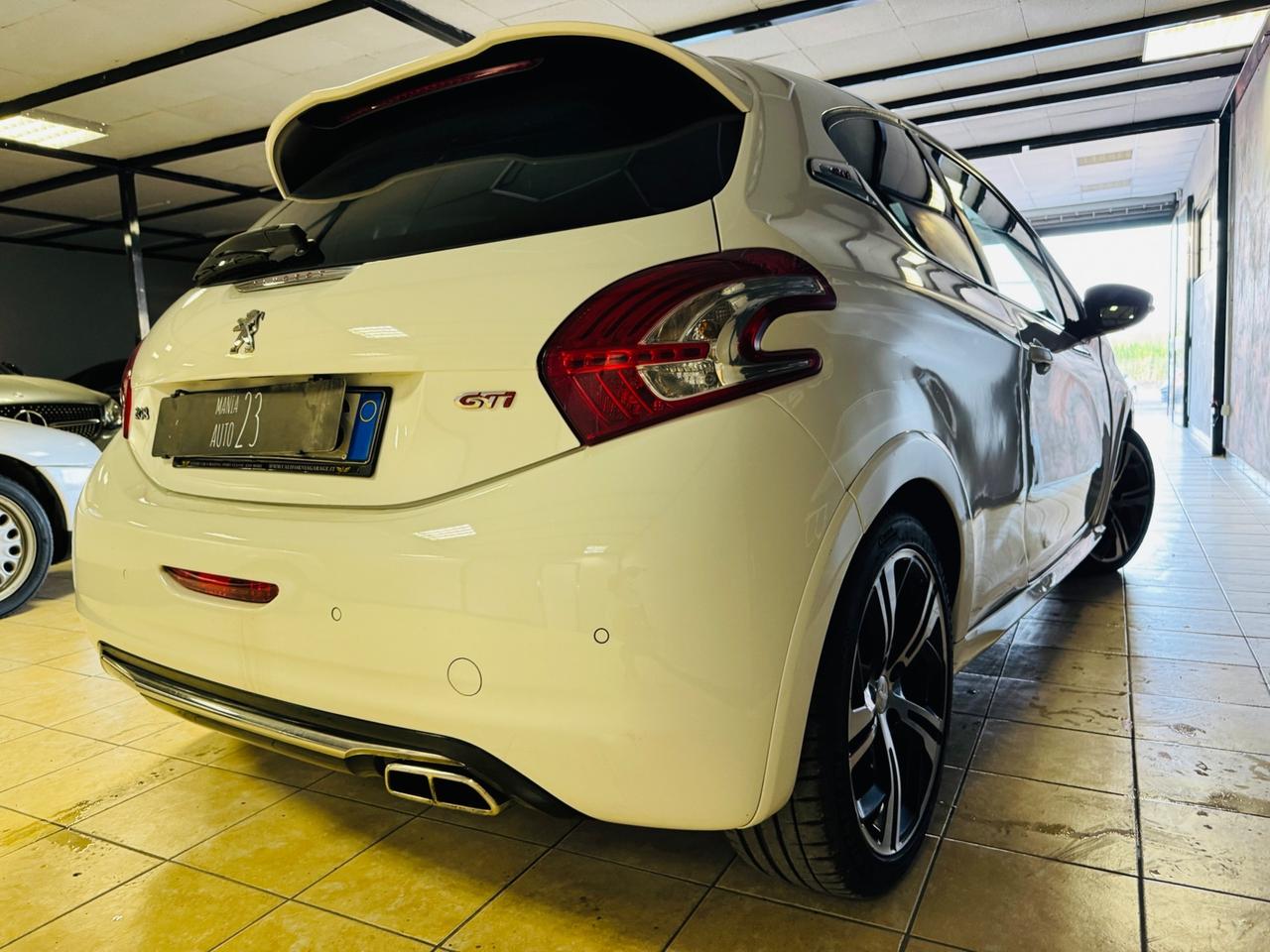 Peugeot 208 1.6 THP 240 CV 3 porte GTi