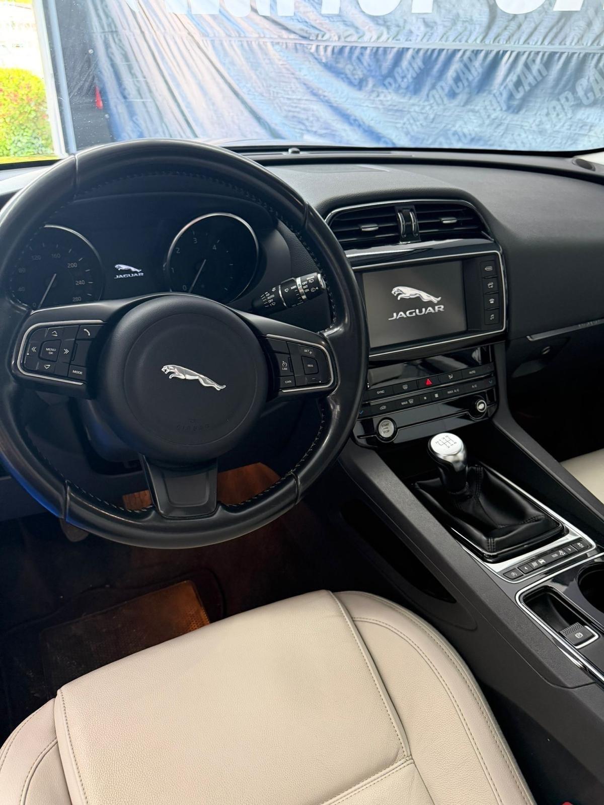 Jaguar F-Pace 2.0 D 180 CV AWD Portfolio permute e finanziamenti