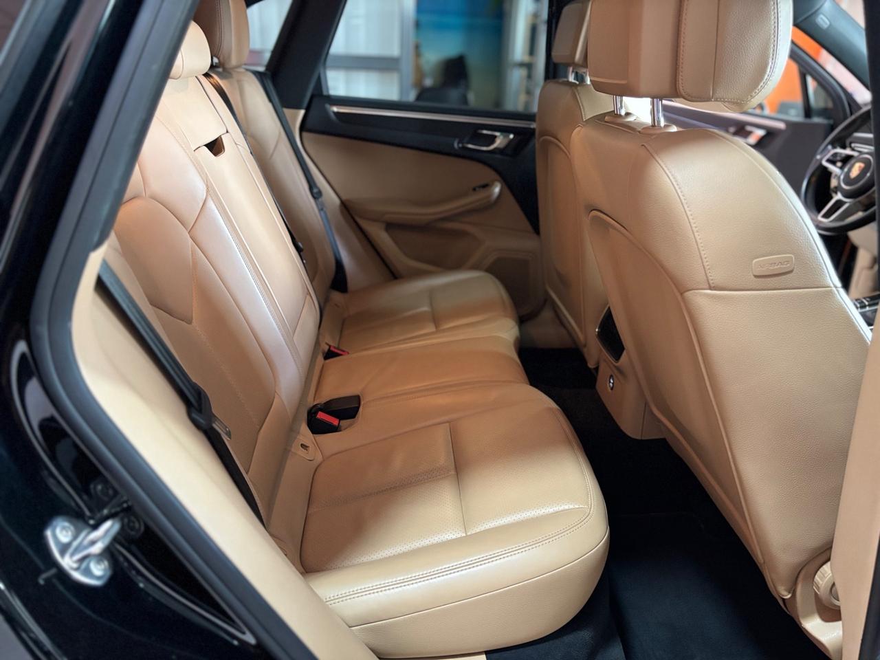 Porsche Macan 2.0 245 cv pdk tetto matrix sound permute finanziamenti