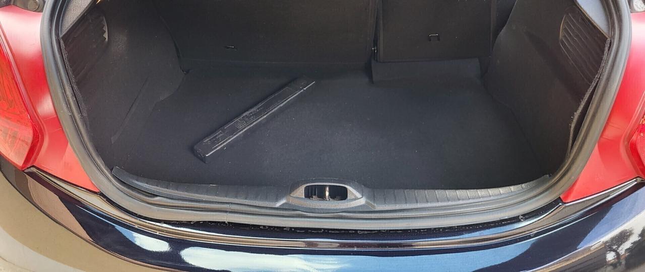 PEUGEOT 208 1,4 HDI-UNICA PROPRIETAR-4 REVISIONI