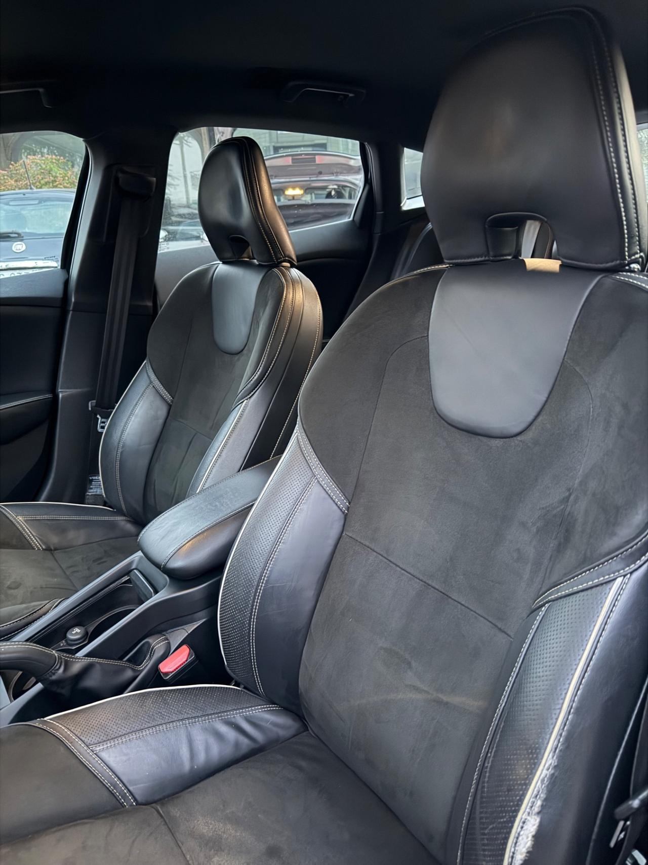 Volvo V40 D2 1.6 R-design Kinetic