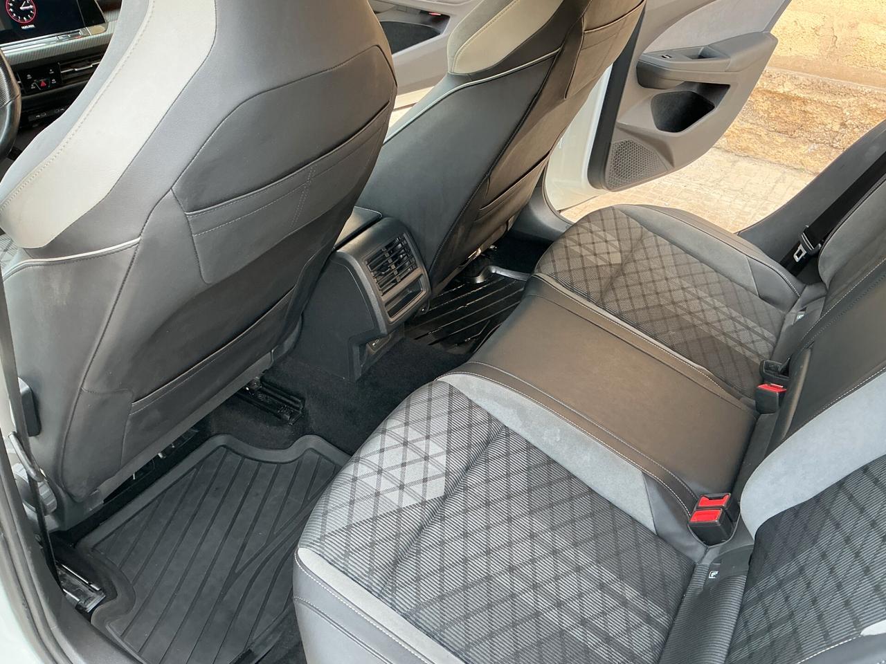 Volkswagen Golf 1.5 TSI 150 CV EVO ACT R-Line