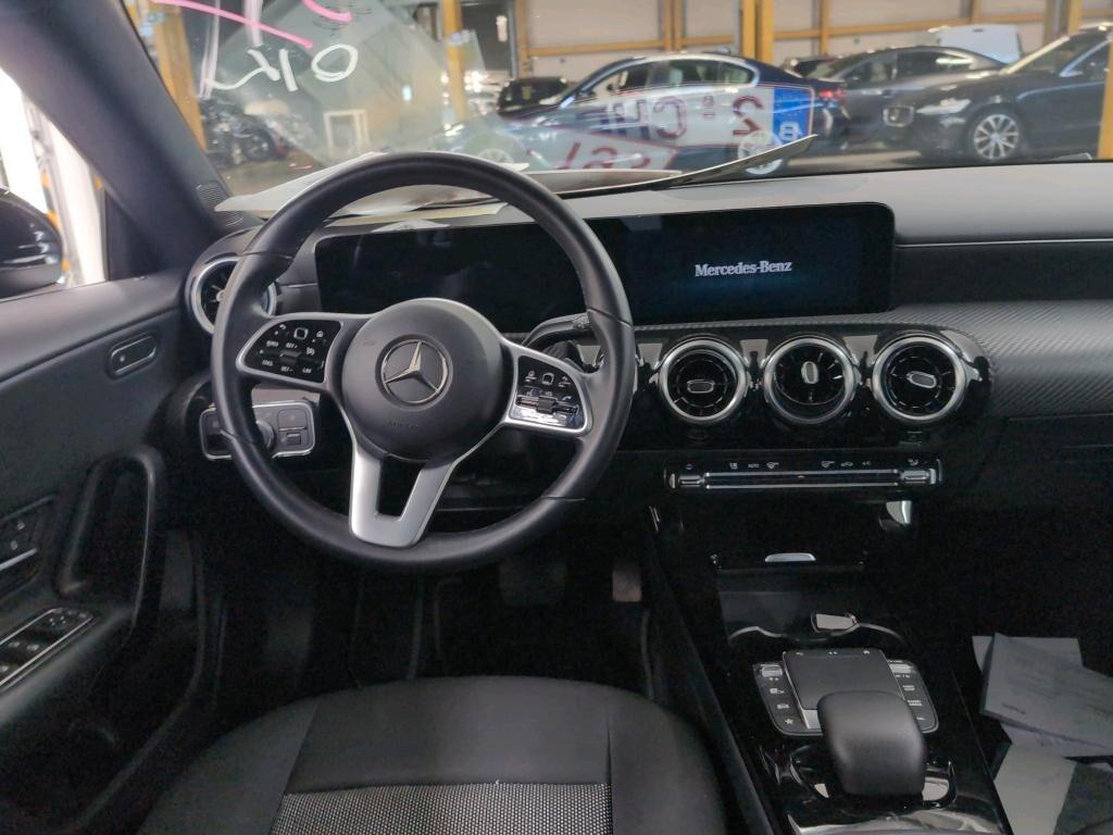 MERCEDES-BENZ CLA SHOOTING BRAKE 180D 115CV AUTOMATIC BUSINESS SOLUTION ( FARI LED - CRUISE - NAVI PREMIUM - PARK ASSIST - TELECAMERA POST. )