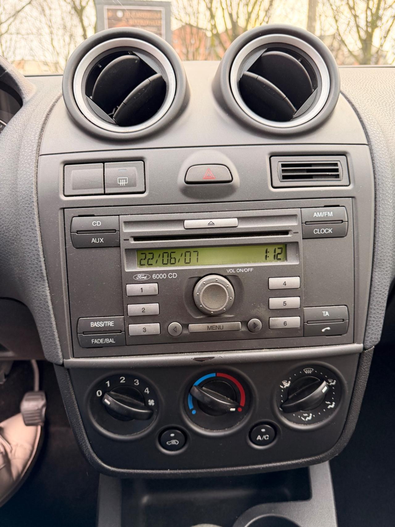 Ford Fiesta 1.2 Benz 5p. Ghia 2007