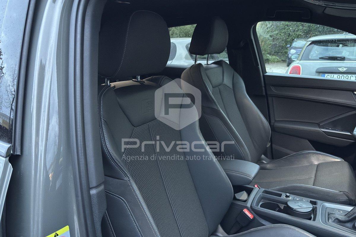 AUDI Q3 35 TDI Business Advanced