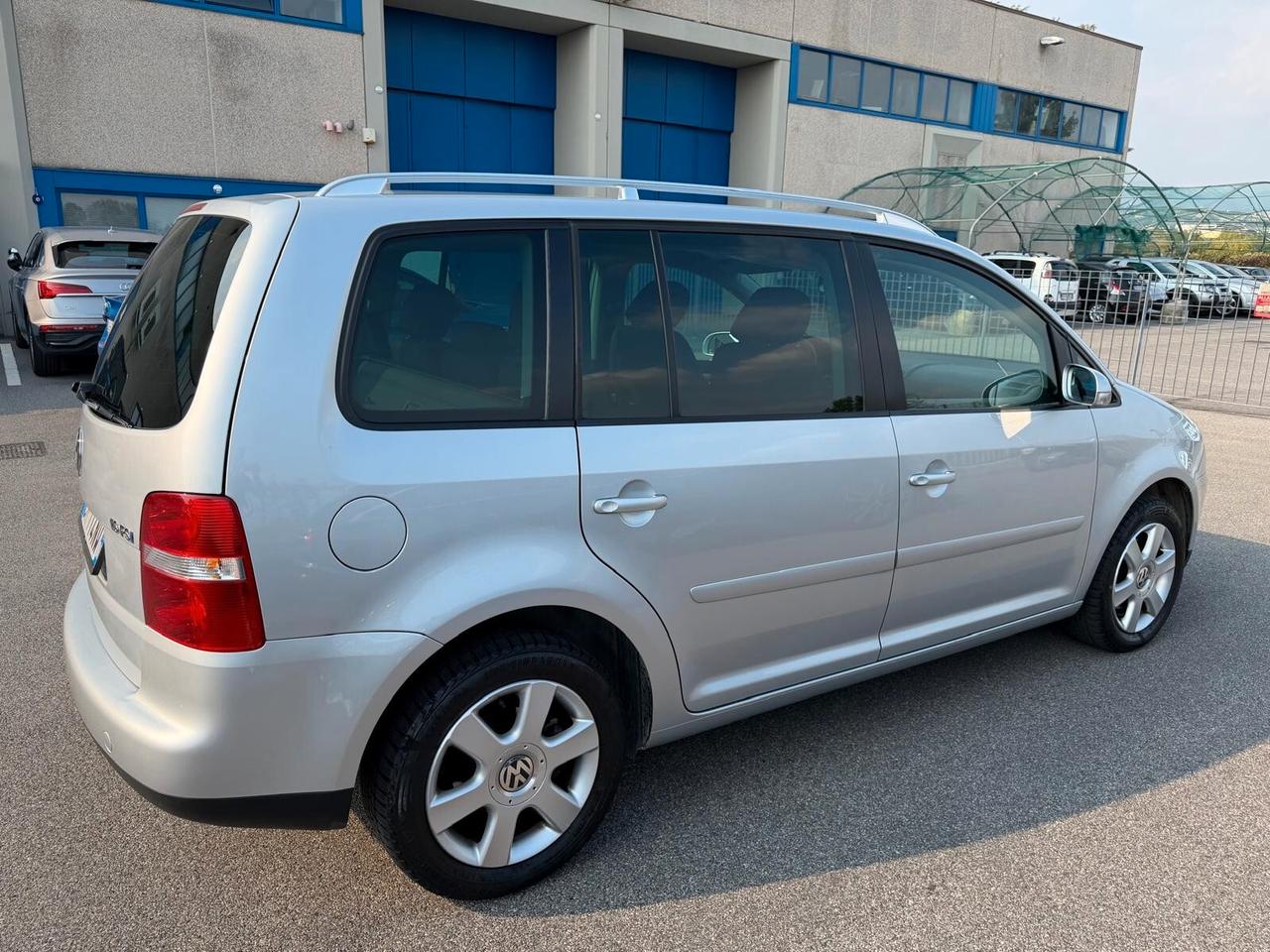 Volkswagen Touran 1.6 16V FSI Highline