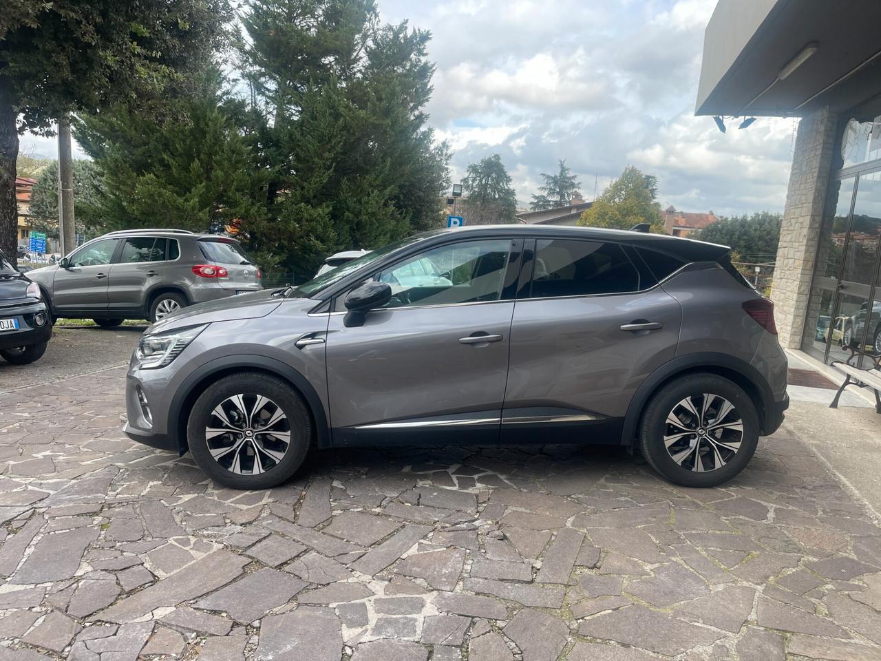 Renault Captur 1.6 E-TECH HYBRID NEO PATENTATI