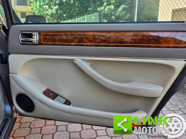 DAIMLER Six LWB 4.0L GUIDA A DESTRA