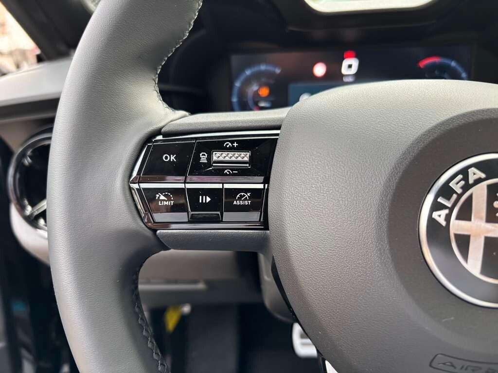 Alfa Romeo Junior 1.2 145 CV Hybrid eDCT6 Ti rent to buy