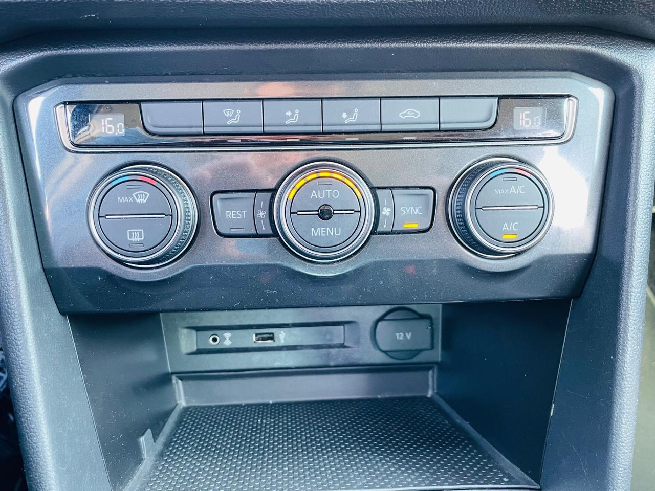 Volkswagen Tiguan 2.0 TDI SCR DSG 4MOTION Business BMT