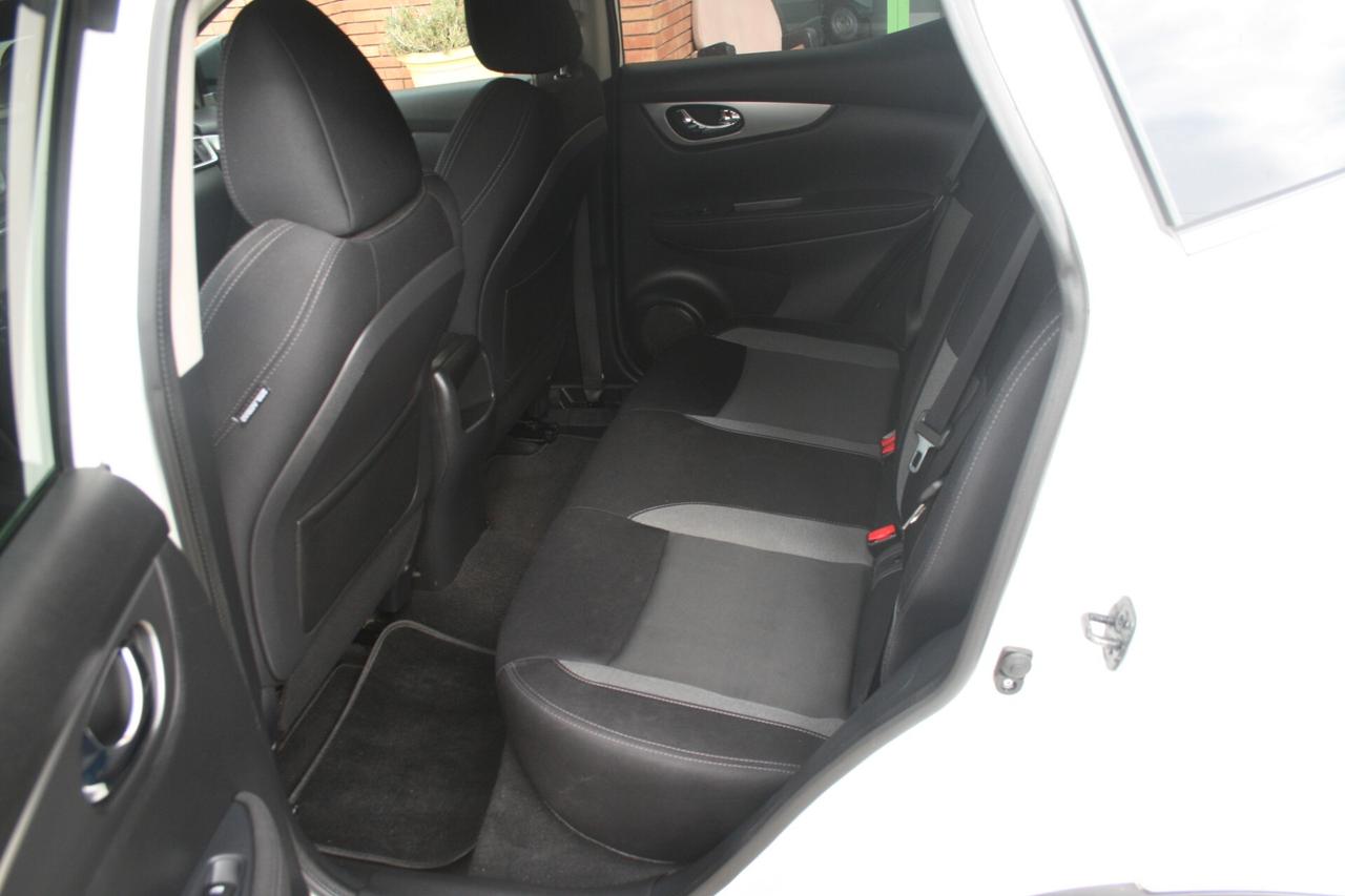 Nissan Qashqai 1.5 dCi Tekna con Tetto Panoramico.