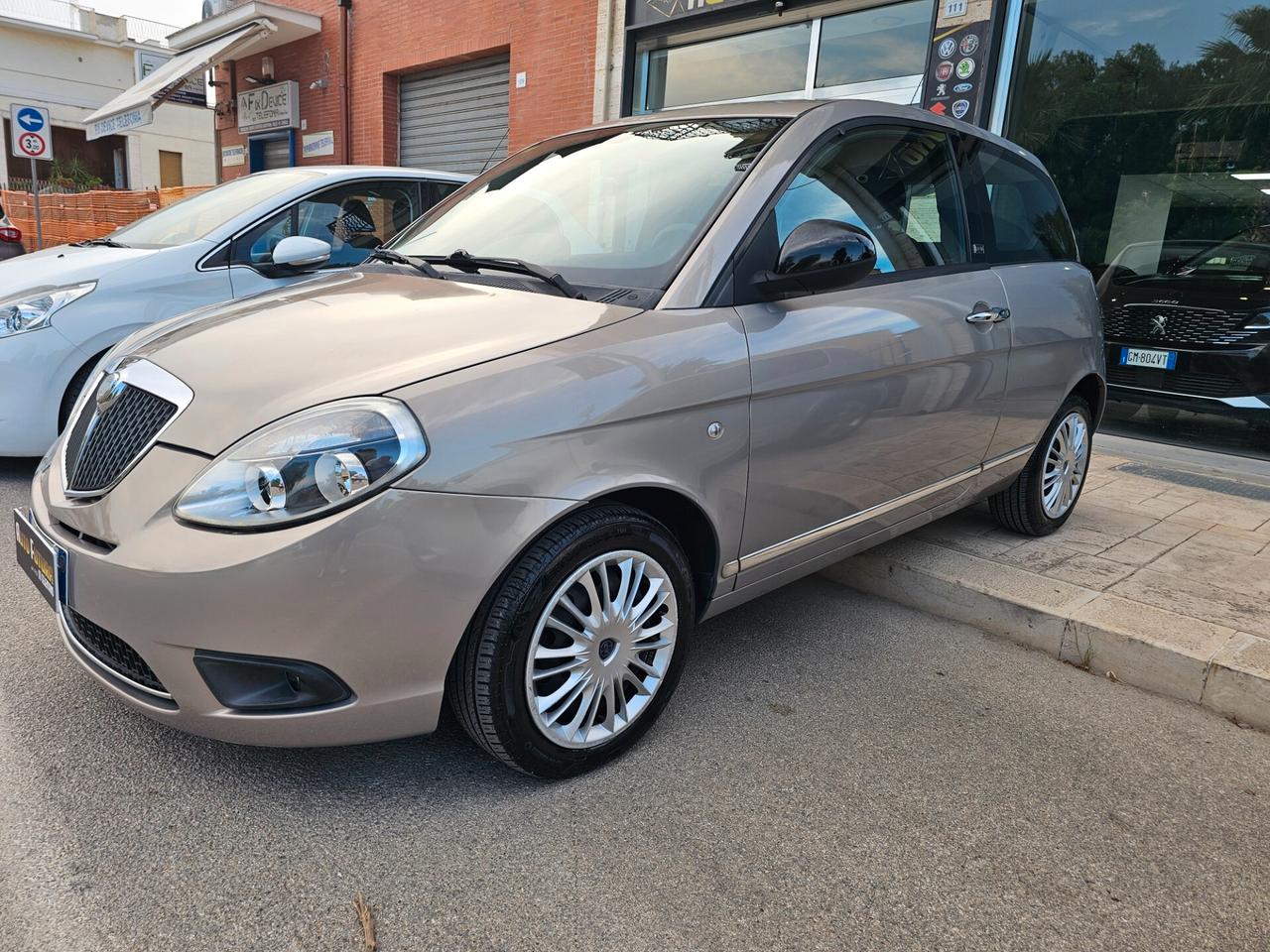 Lancia Ypsilon 1.3 MJT 75 CV Diva