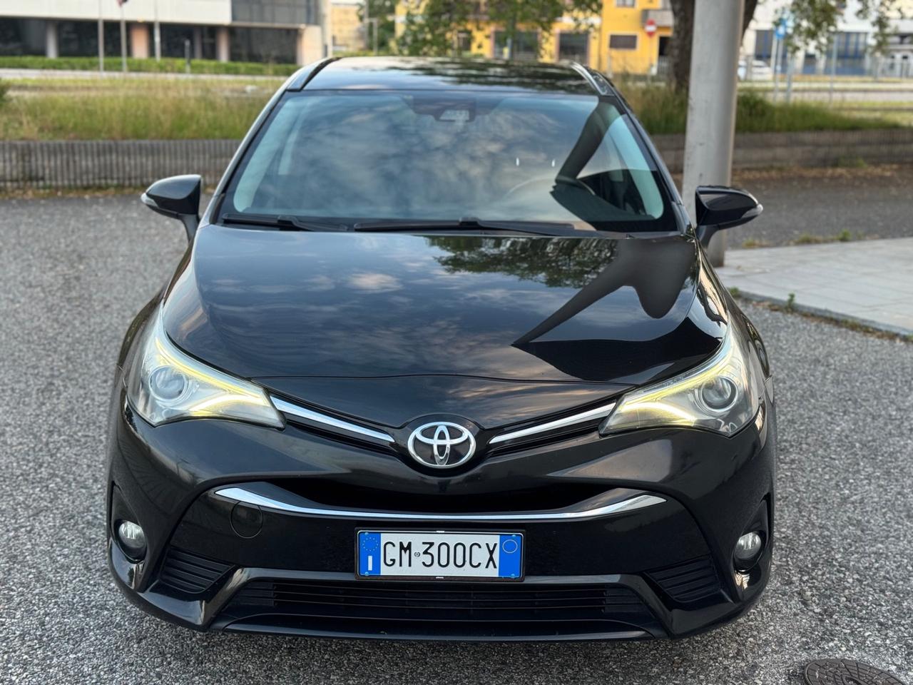 Toyota Avensis 2.0d 143cv Edition-S Euro 6B