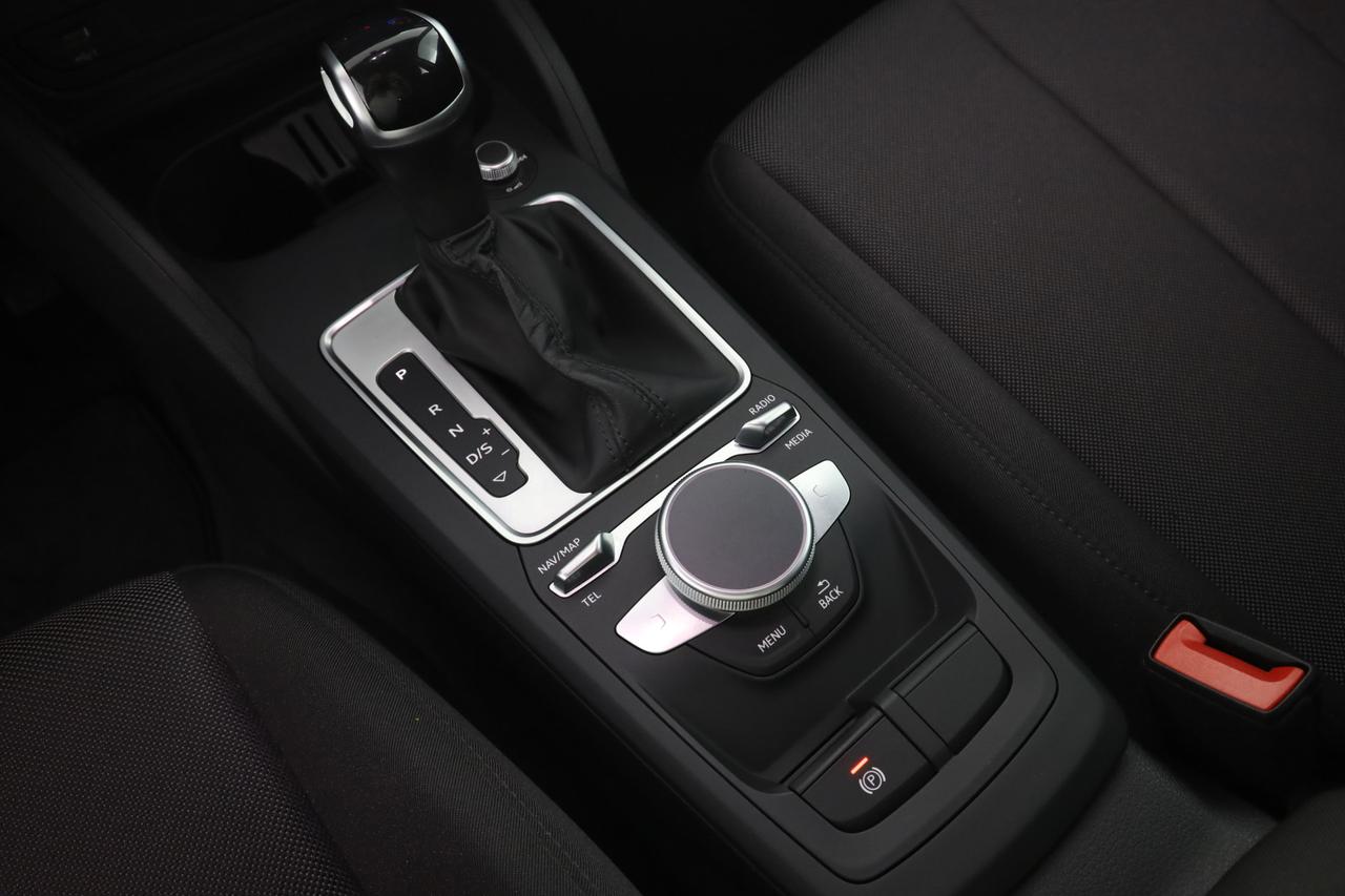 AUDI Q2 35 TFSI S tronic Business