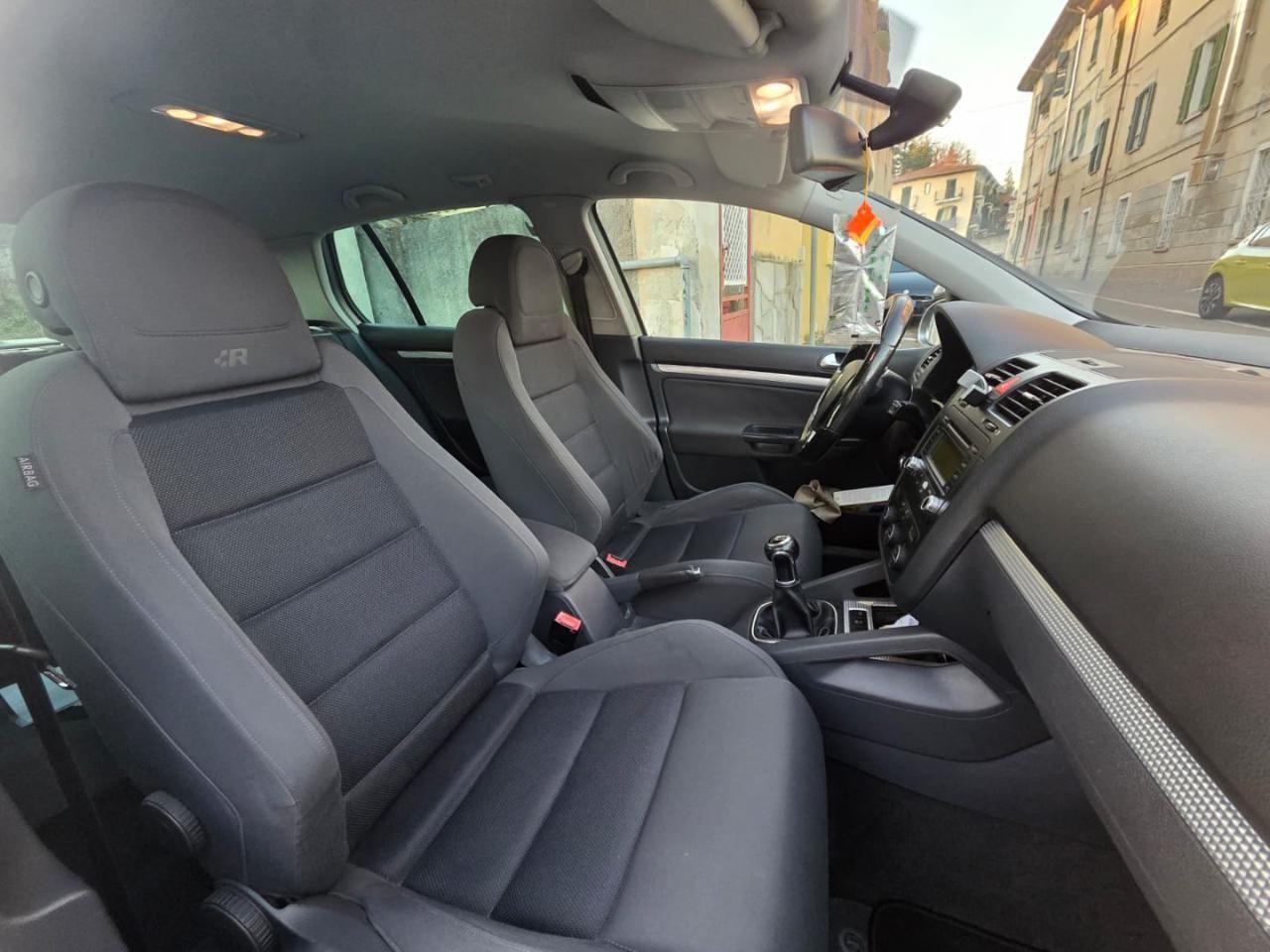 VOLKSWAGEN Golf 3.2 VR6 4mot. 5p. R32