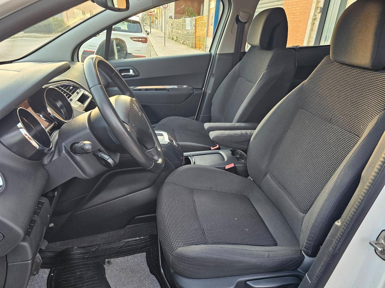 PEUGEOT 5008 1.6 BLUEHDI 120CV BUSINESS EAT6 7 POSTI