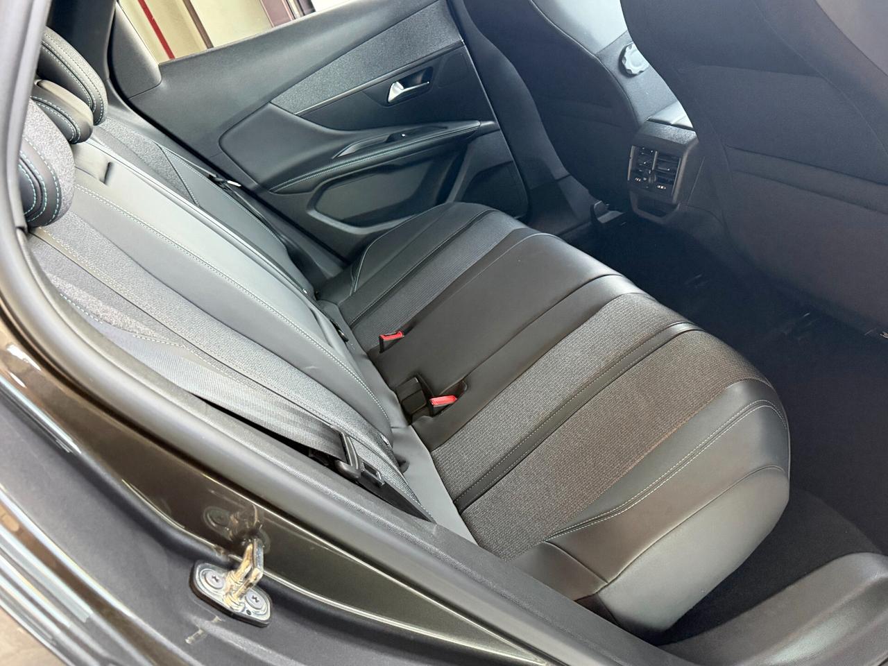 Peugeot 3008 1.5 BLUEHDI 130 cv. Eat8 ALLURE PACK (Nav)
