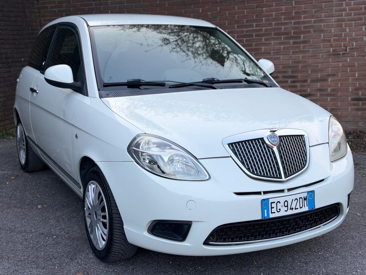 Lancia Ypsilon 1.3 MJT 75 CV Unyca